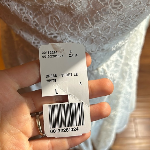 NWT White stretchy lace sleeveless low back dress - Picture 2 of 10
